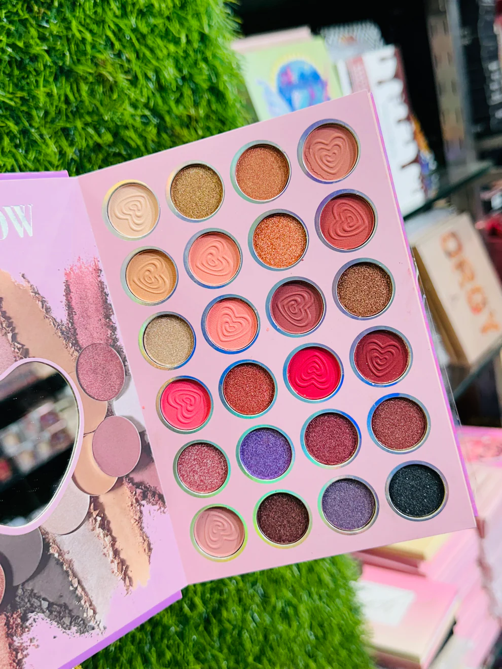 IGOODCO 4 Page Makeup Book | Highlighters | Blushers | Contours | Eyeshadows | Concealers | Eyebrow Powders - Image 3