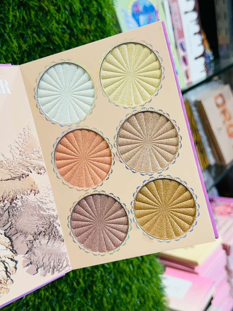 IGOODCO 4 Page Makeup Book | Highlighters | Blushers | Contours | Eyeshadows | Concealers | Eyebrow Powders - Image 4