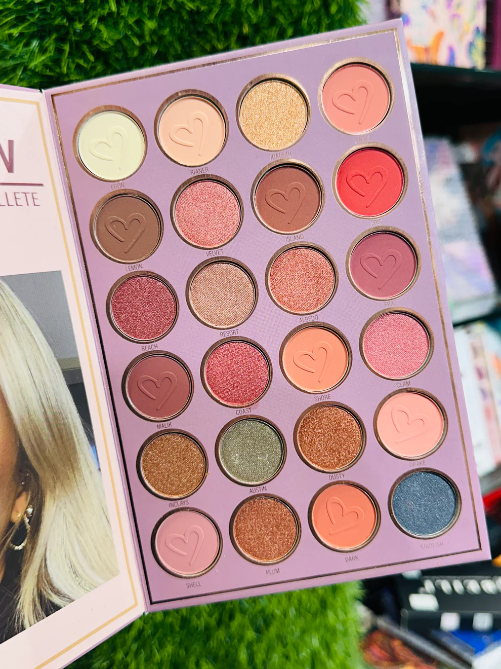 Mocallure 5 Page All in Makeup Book Palette - Image 4