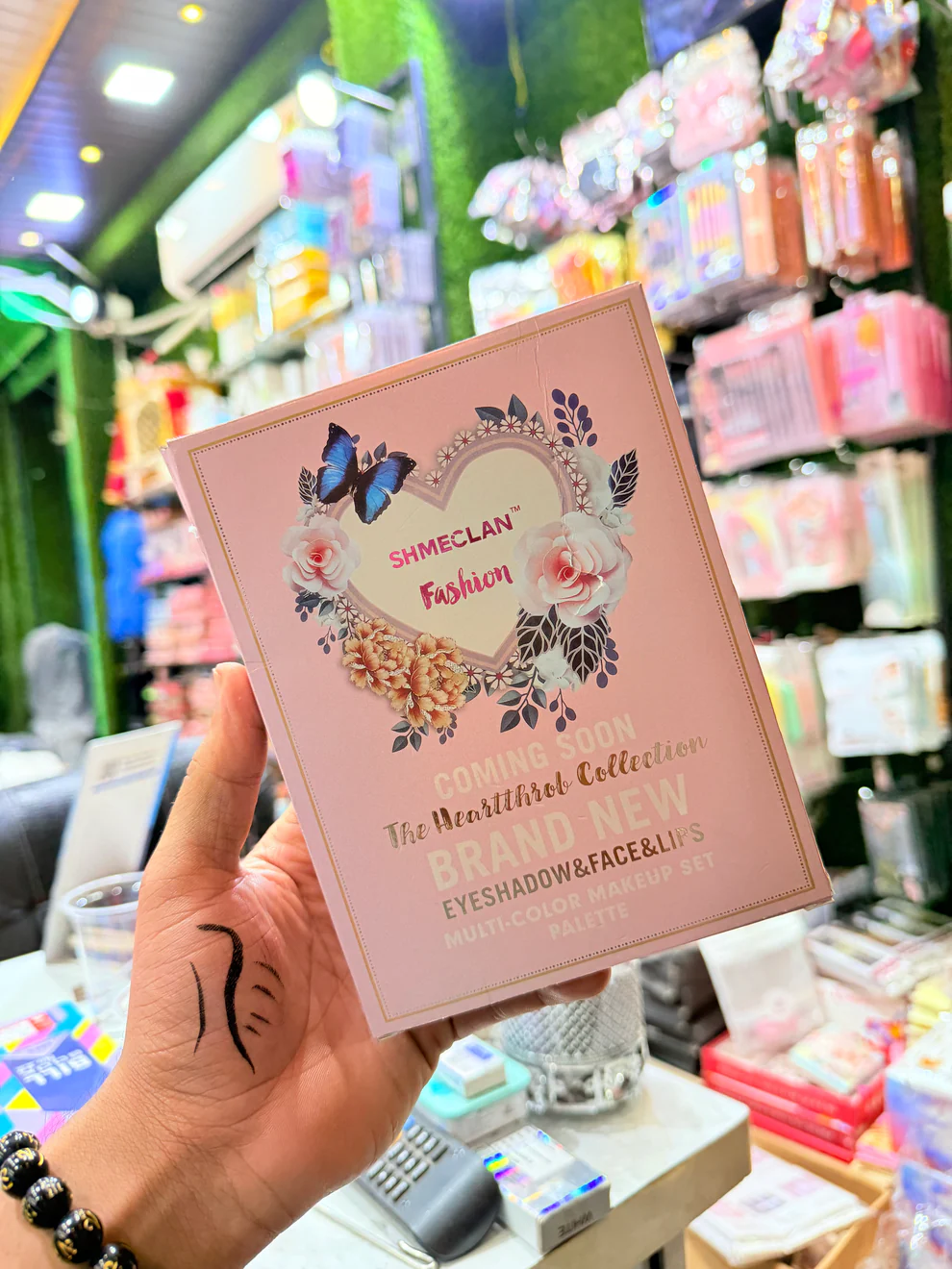 Valentino Heart Viral 5 in 1 Makeup Book - Image 2